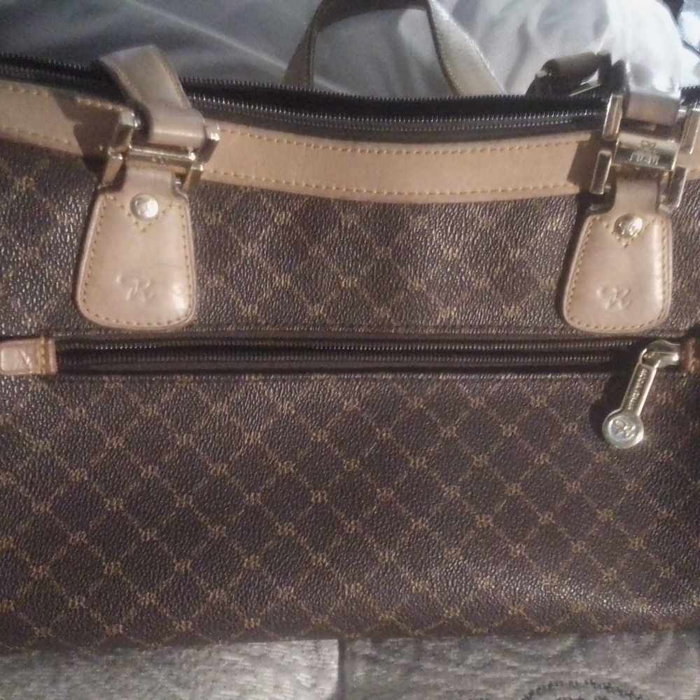 Rioni Italian leather purse